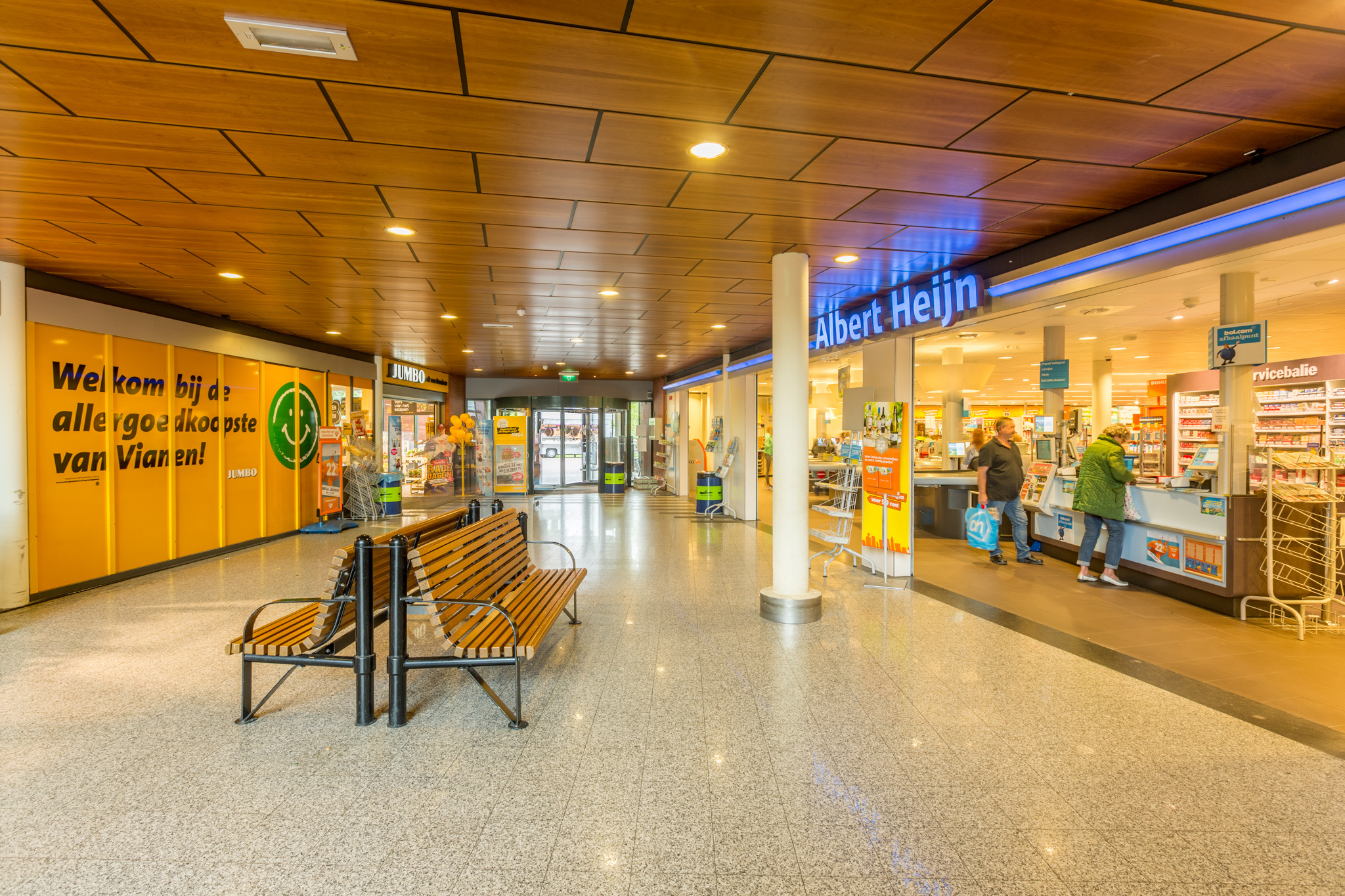 Op deze slide wordt getoond Jumbo Albert Heijn Winkelcentrum Lijnbaan Vianen.