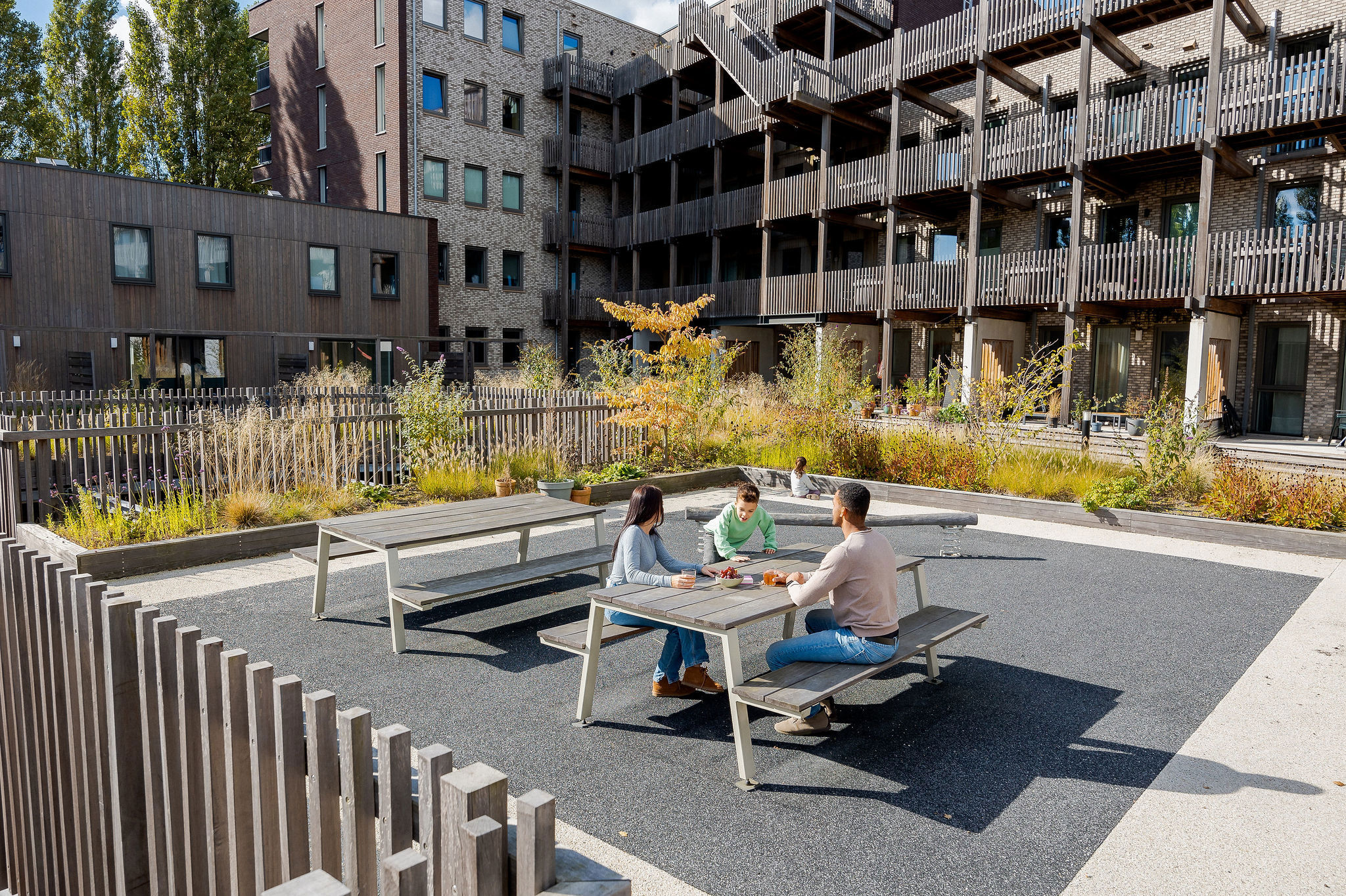 Op deze slide wordt getoond Mensen aan het picknicken in Laurierkwartier.