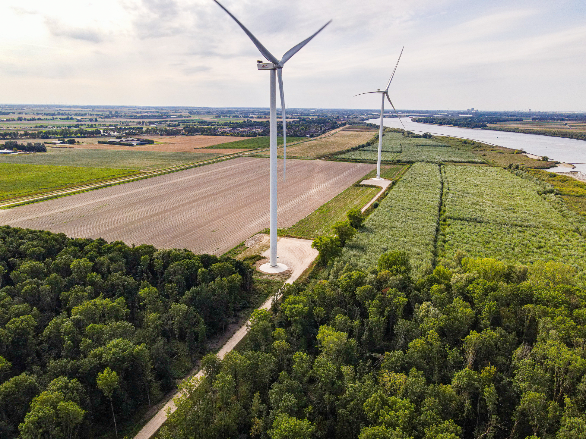 Heinenoord Droneshot met windturbines