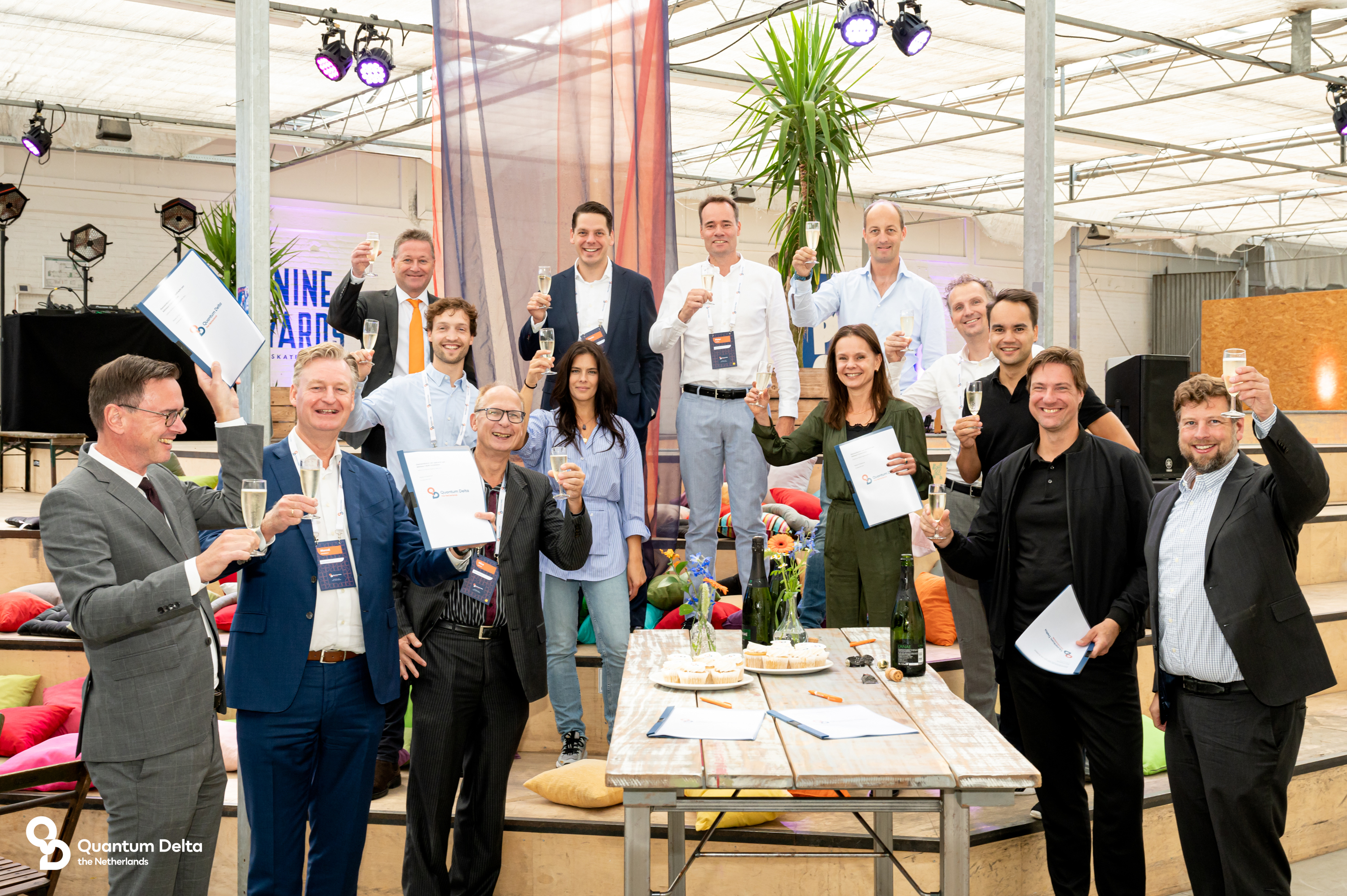 House of Quantum - ondertekening ontwerpteam Deweelde Rebekkamell 008