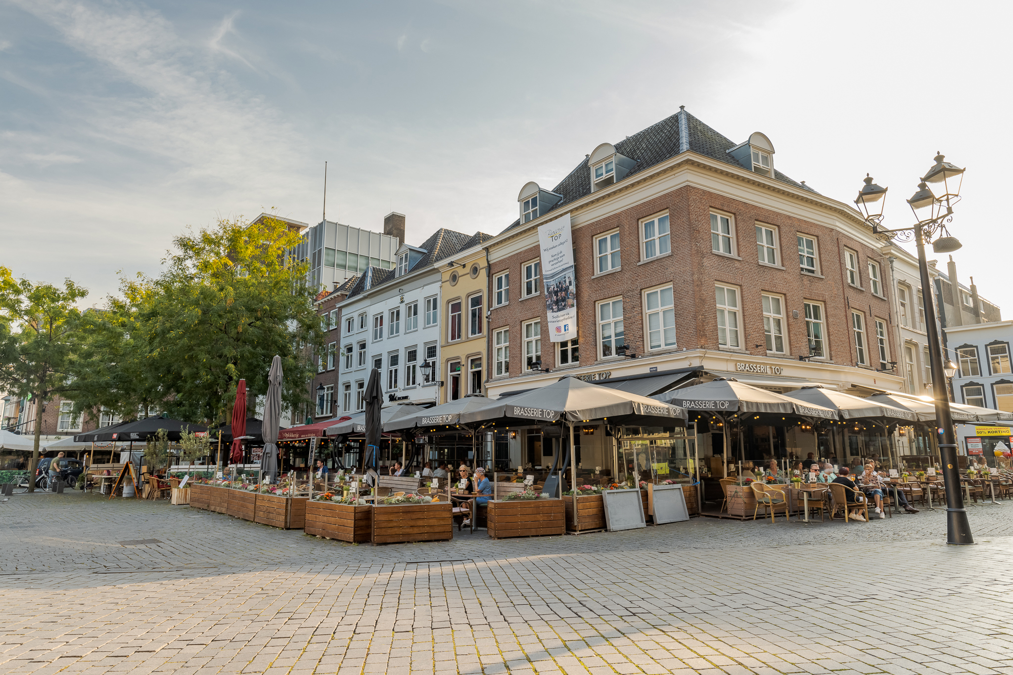 Op deze slide wordt getoond Den Bosch, Markt, Brasserie Top.