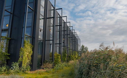 Op deze slide wordt getoond TU Delft Campus, HQ Oldelft Ultrasound Gevel.