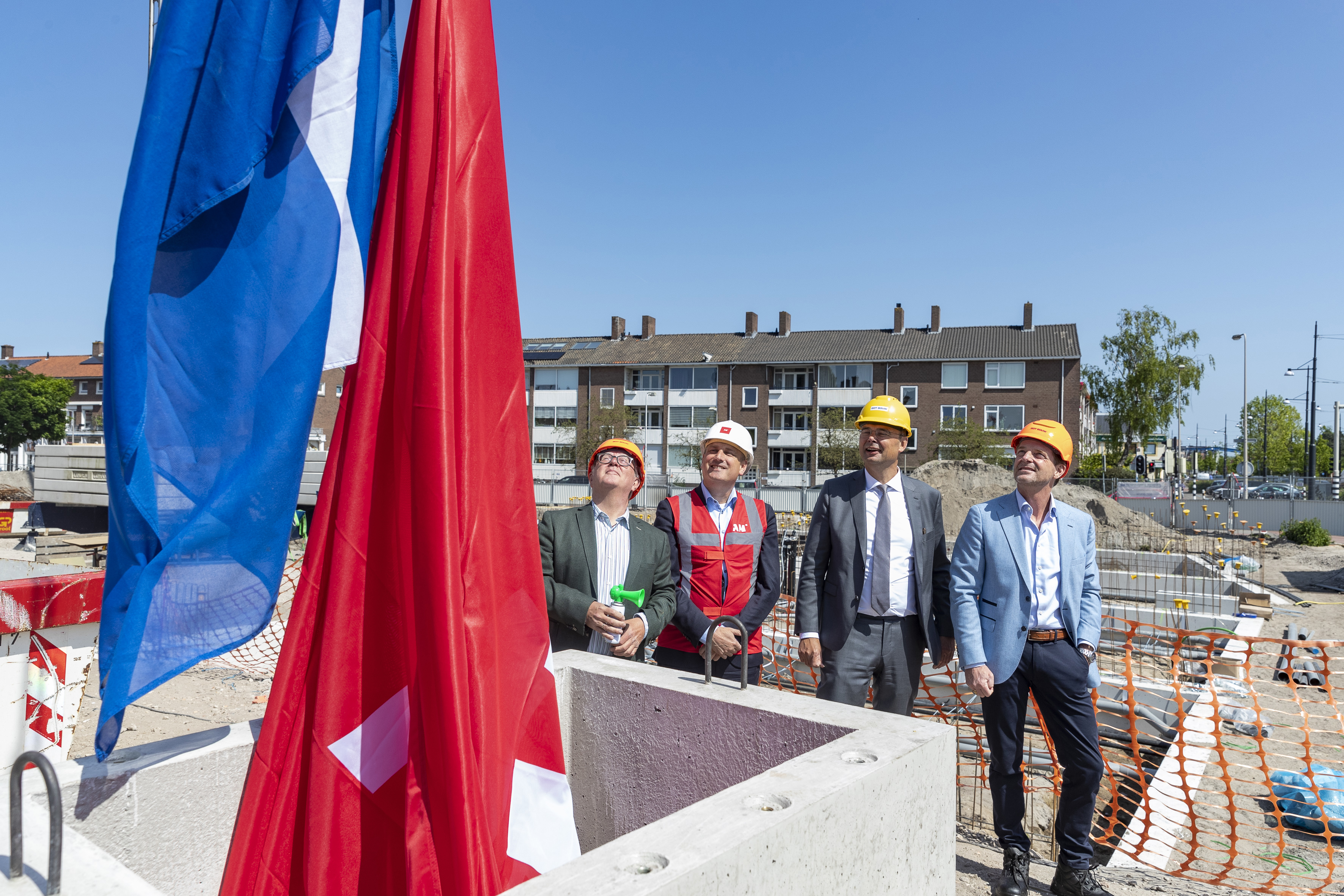 Bouwhandeling Ravelijn Met Van L R; Hans Prins, Peter Heuvelink, Gem Bot En Robbert Van Dijk