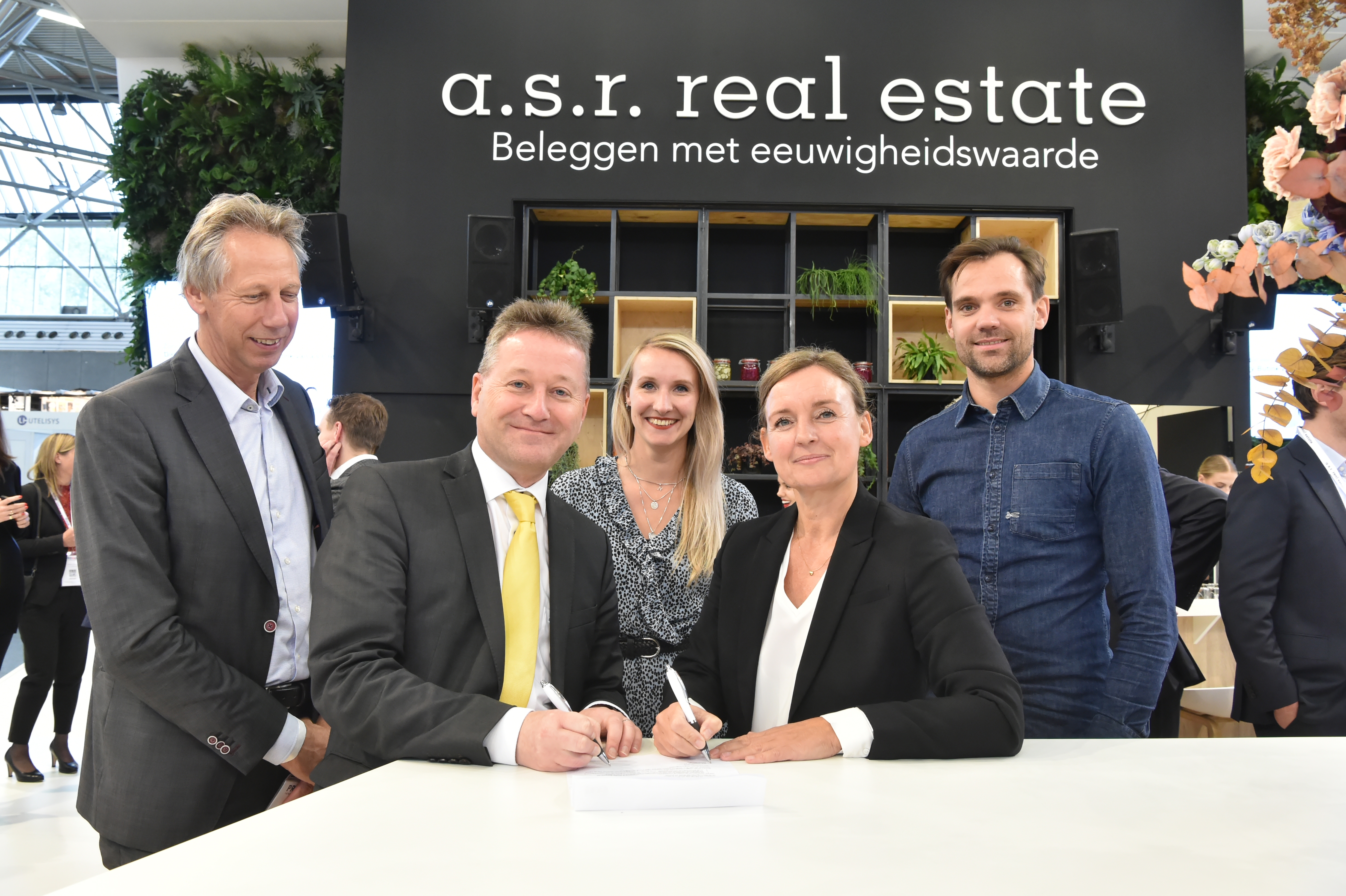 Tekenmoment A.S.R. Real Estate Albert Heijn Provada
