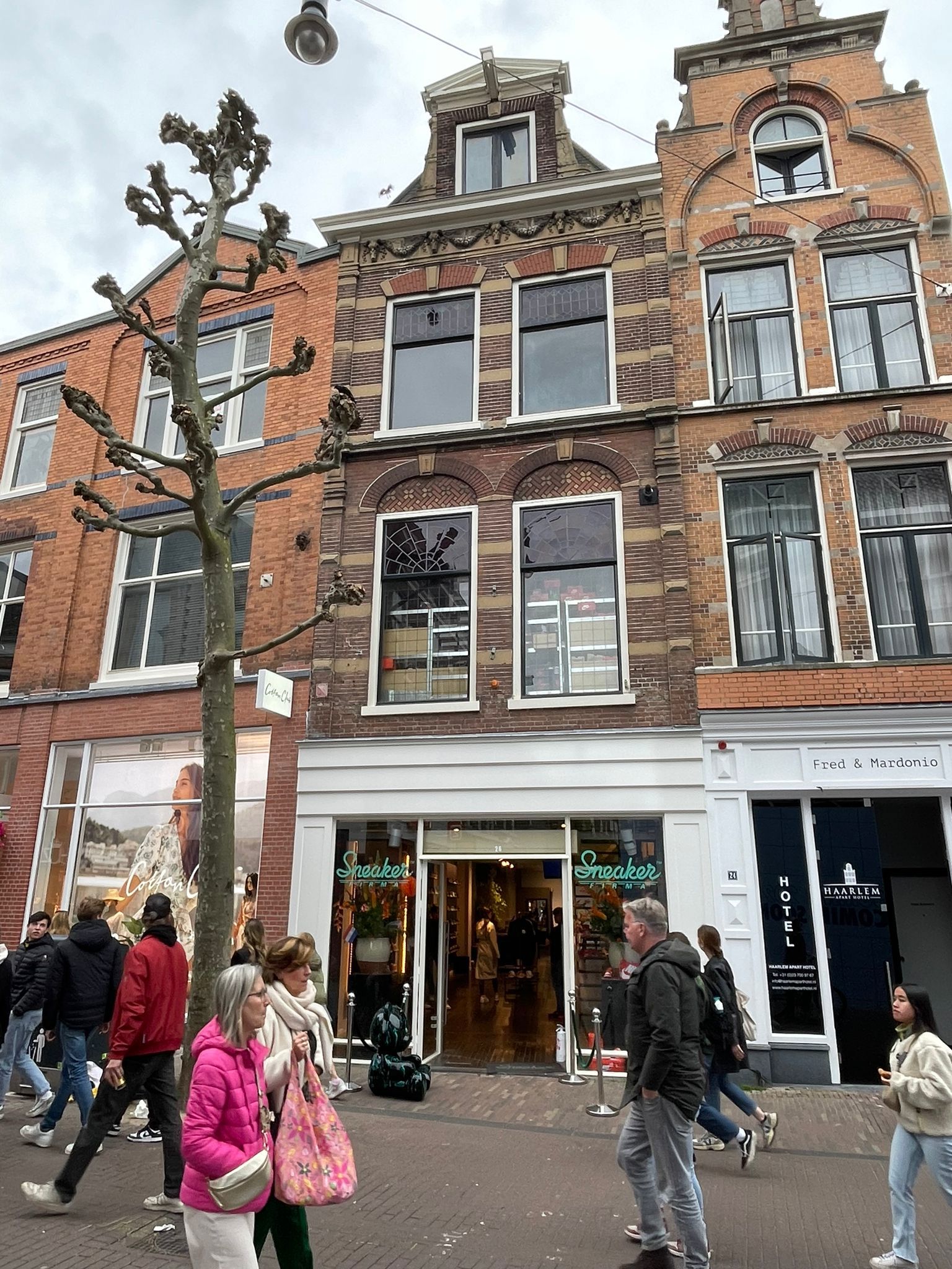 Haarlem, Grote Houtstraat 26, Sneakerfirma